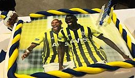 Fenerbahçe'de Samatta'nın doğum günü kutlandı