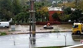 Göle dönen yolda jet ski keyfi