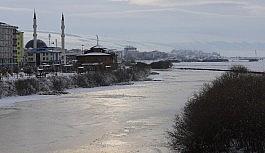 Göle donuyor: Eksi 23 derece