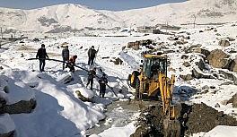 Hakkari su arıza ekibinin zorlu mesaisi