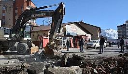 Hakkari'de tıkanan eski menfez yenilendi