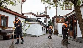 Hamamönü'nde sokaklar yıkandı, işletmeler dezenfekte edildi