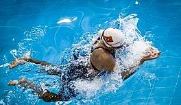 Havuzdan 100 madalya çıkardı