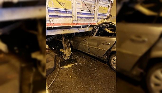 Hurdaya dönen araçtan sağ çıktılar