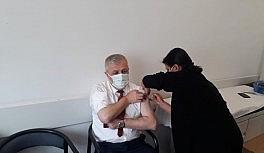 İl Sağlık Müdürü aşı için gönüllü oldu