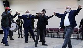 İşçiler zammı Muğla Zeybeği ile kutladı