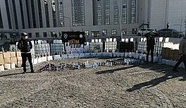 Kaçak alkol operasyonunda ele geçirilen malzemeler basına gösterildi
