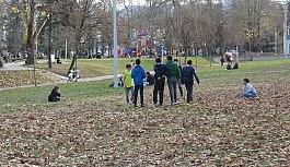 Kamerayı görünce çil yavrusu gibi dağıldılar