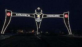 Karlıova'da cadde ve sokaklar modern aydınlatmalarla renklendi