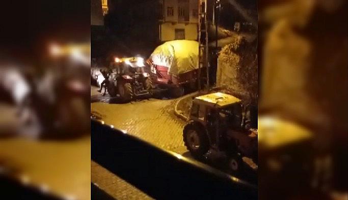 Kayan traktörden atlayarak kurtuldu