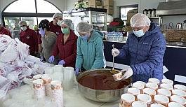 Kemalpaşa'da Covid-19 hastalarına sıcak yemek