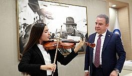 Kemanın yıldızı Elif Eroğlu, Amerika'da üçüncülük kazandı