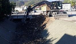 Kemer'de dereler ıslah ediliyor