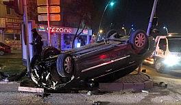 Kısıtlama saatinde çaldığı otomobil ile kaza yapan şüpheli hastanelik oldu