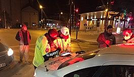 Kısıtlamada ehliyetsiz ve alkollü gezen sürücü ve eşine 5 bin lira ceza