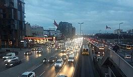 Kısıtlamanın ardından trafikte hareketlilik başladı