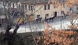 Kısıtlamaya uymadılar; kimi at bindi, kimi sokakta maç yaptı, kimi gezdi