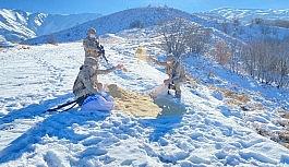 Komandolar, doğaya yem bıraktı