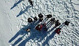 Köyde yaşayan çocukların drone uçurma sevinci