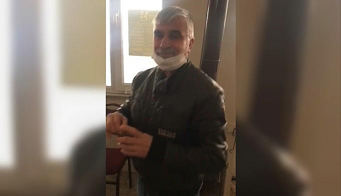 Kumar masasında yakalanınca çay içiyormuş numarası yaptı