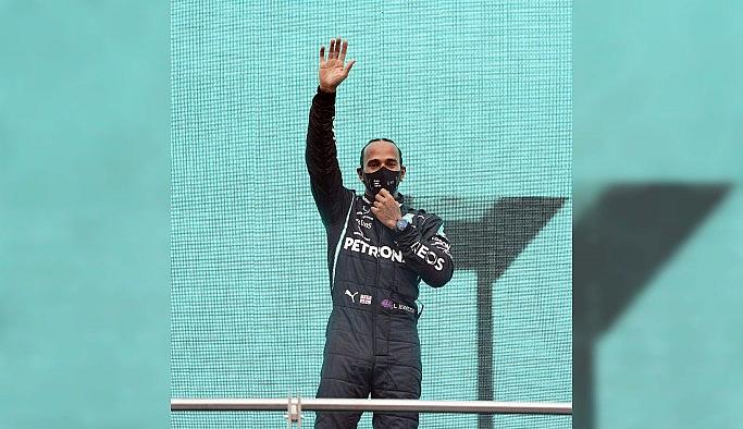 Lewis Hamilton şövalye ilan edildi
