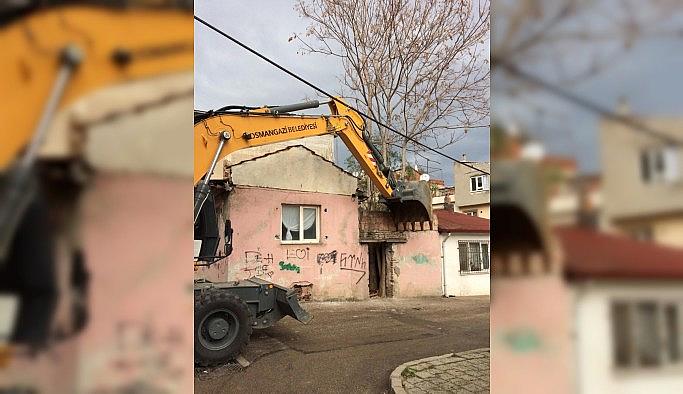 Madde bağımlılarının meskenine balyoz