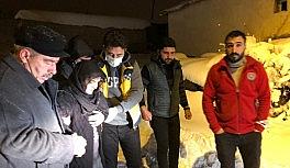 Mahsur kalan hastanın imdadına belediye ve sağlık ekipleri yetişti