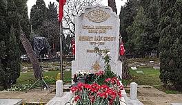 Mehmet Akif Ersoy mezarı başında dualarla anıldı