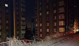 Otoparka uçan otomobil bir kişiye mezar oldu