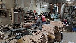 (Özel) Bursa'da 88 yaşındaki 'Fıçıcı dede' hastanedeki tedavisinin ardından işinin başına döndü