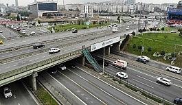 (Özel) D-100 Karayolunda bir garip merdiven görenleri şaşkına çeviriyor