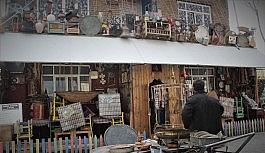 (Özel) Gözü gibi baktığı antikaları hurdacıya sattı