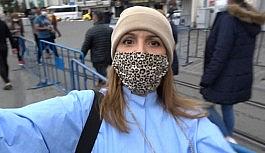 (Özel) Taksim'de kadın turist gazeteciye saldırdı, o anlar kamerada