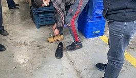 (Özel) Türk polisinden çocuğa duygulandıran yardım