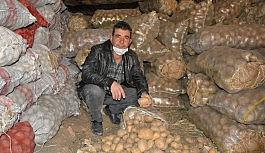Patates depolarda alıcı bekliyor