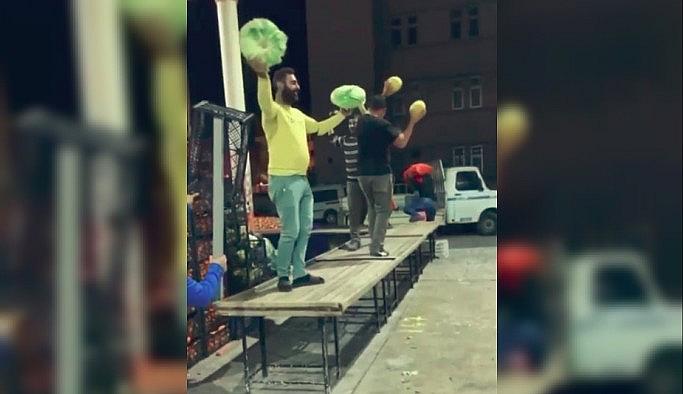 Pazar esnafı kış sebzelerini defileyle tanıttı sosyal medya patladı