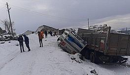 Sarıkamış'ta kar yağışı beraberinde kaza getirdi