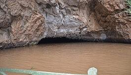 Sel suları dünyaca ünlü Altınbeşik Mağarasının girişini kapattı