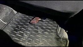 Taksiyle geldi çevirmeye takılınca silahı koltuk altına bıraktı