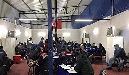 Tavuk çiftliğindeki kumara jandarma baskını