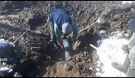 Tekman ESKİ ekibi soğuk havada mahallelinin yardımına yetişti