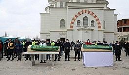 Trafik kazasında hayatını kaybeden 2 kişi toprağa verildi