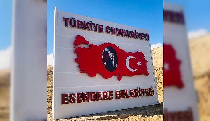 Türkiye-İran sınırına Türkiye tabelası