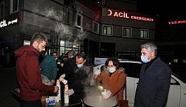 Tuşba Belediyesinden sağlık ve güvenlik çalışanlarına sıcak çorba ikramı