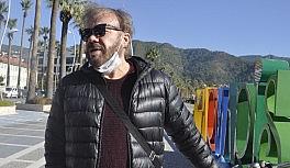 Ünlü sanatçı Atasoy, "Bu yıl evimizde olalım, sağlıklı kalalım"