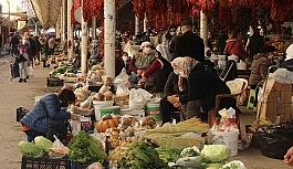 Vatandaşlar halk pazarında temkinli