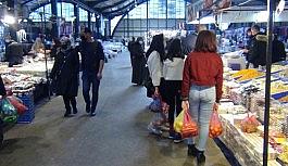 Vatandaşlar pazara koştu, en çok satılan ürün ise kuruyemiş oldu