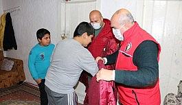 Vefa'lı görevliler yaşlıların yüzünü güldürdü