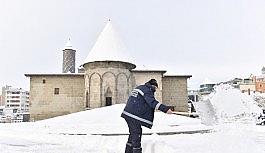 Yakutiye Belediyesi kar temizliğini aralıksız sürdürüyor