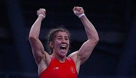 Yasemin Adar'dan gümüş madalya